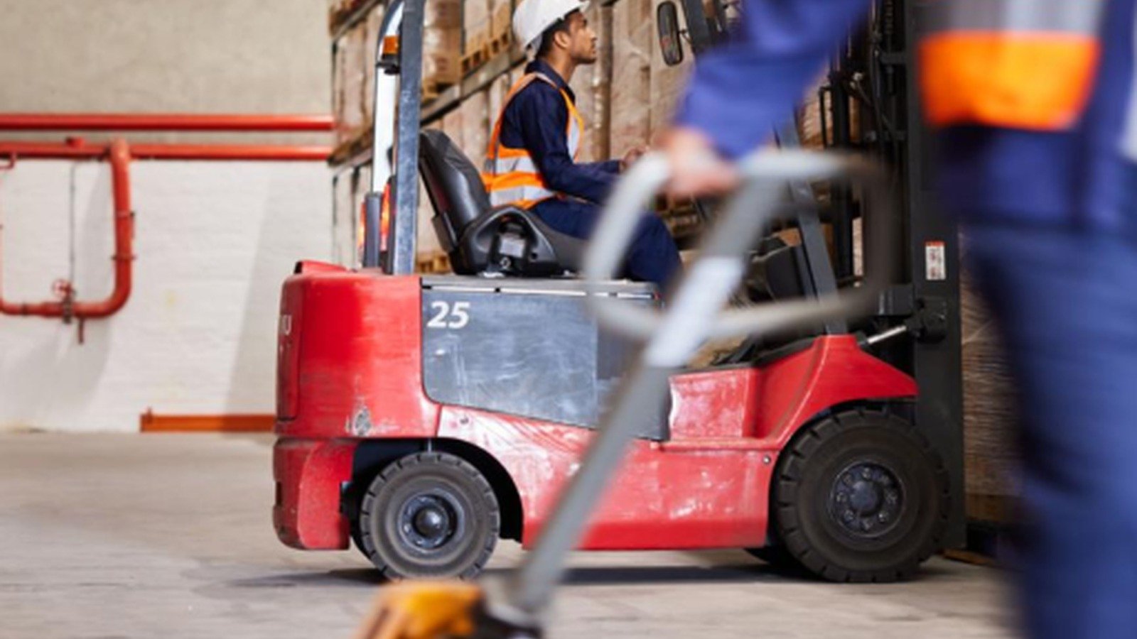 Outbound packing and dispatch workflow inside a USA warehouse